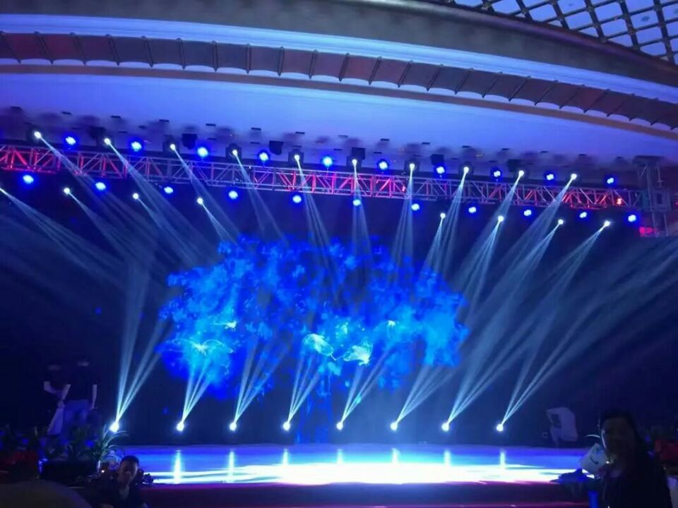 Sicheng stage lighting Sichuan banquet hall main 230W shaking his head beam light sound engineering project